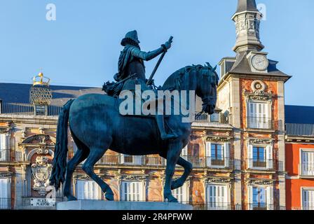 Spain, Madrid, Plaza Mayor, The Town square, a major public space in Madrid,  equestrian statue of   17th century King Philip III, Stock Photo