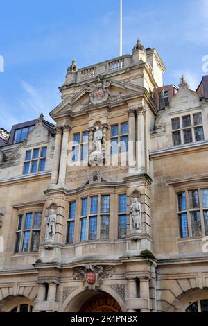 Oriel College, University of Oxford, with Statue of Cecil John Rhodes on the front of the building Stock Photo