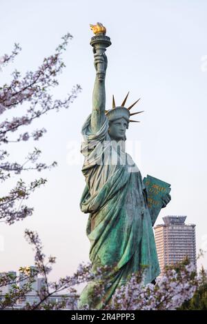 picture of the Statue of Liberty at the Odaiba Seaside Park in Tokyo, Japan Stock Photo