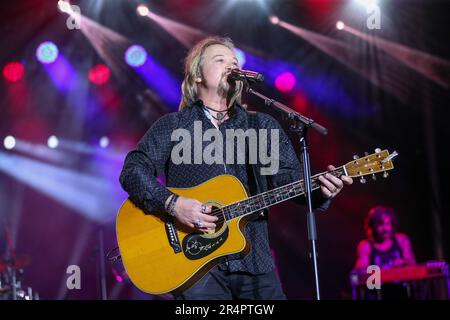 Denham Springs, LA, USA. 27th May, 2023. Travis Tritt performs for the crowd during Day 1 of the 2023 Cajun Country Jam Memorial Day Festival at PADS North Park in Denham Springs, LA. Jonathan Mailhes/CSM/Alamy Live News Stock Photo