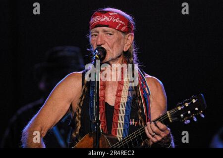 Willie Nelson, 68, performs with his famed Martin N-20 guitar 'Trigger' during a Kentucky State Fair concert at Cardinal Stadium on Tuesday, Aug. 21, 2001 in Louisville, Jefferson County, KY, USA. The multitalented singer, songwriter, instrumentalist, actor and political activist was a pioneer of the iconoclastic 'outlaw country' movement, a subgenre of country music that developed in the late 1960s as an alternative to the more conservative 'Nashville Sound' dominating the industry at the time. (Apex MediaWire Photo by Billy Suratt) Stock Photo