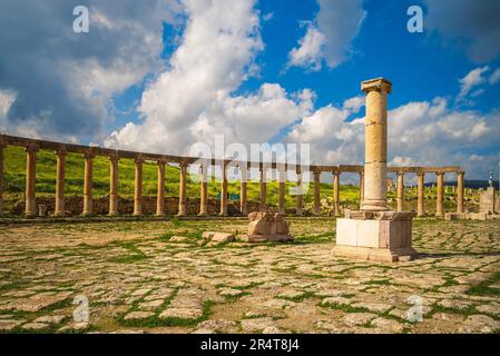 Oval Forum and Cardo Maximus at Jerash, Jordan Stock Photo