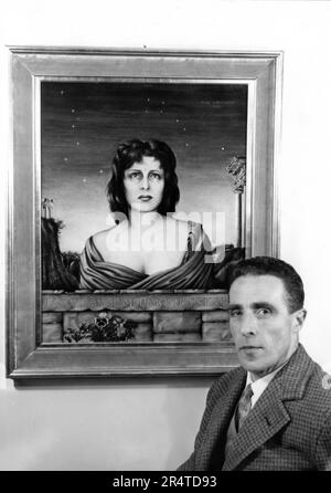 Italian Artist TINO CARLEVERO in April 1956 with his portrait painting of Italian Actress ANNA MAGNANI to be presented to her following her winning of the Best Actress Oscar for 1955 for THE ROSE TATTOO at the 28th Academy Awards on March 21st 1956 in Hollywood Stock Photo