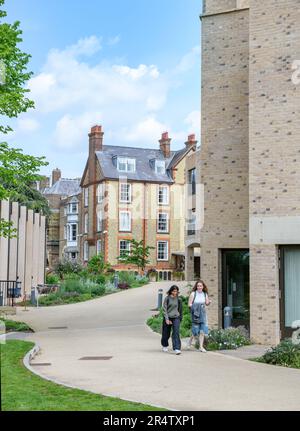 Students by the Anniversary Building (right) at St Hilda's College, Oxford University UK Stock Photo