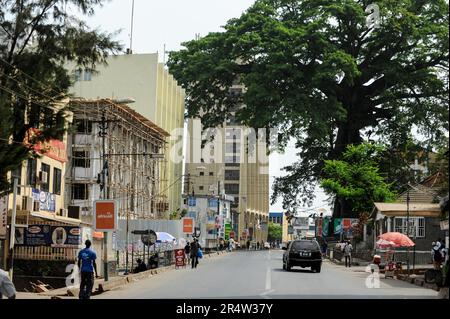 SIERRA LEONE, Freetown, downtown, city centrer, shopping street and large cotton tree, the old cotton tree is a national symbol for freedom and against slavery Stock Photo