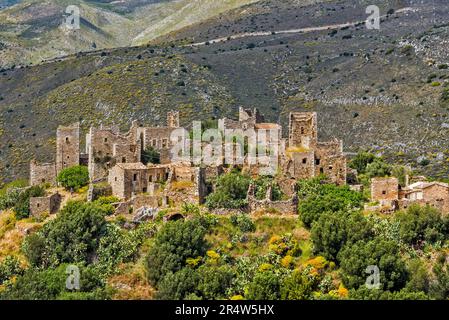 Abandoned tower houses in village of Vatheia, Mesa Mani, Mani Peninsula, Peloponnese region, Greece Stock Photo