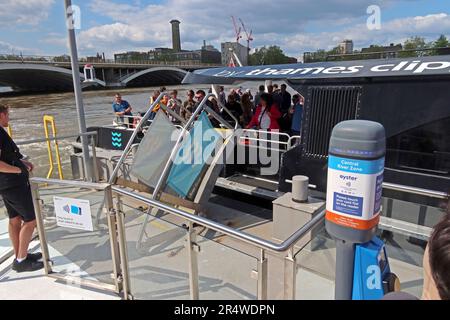 Boat arrives, Battersea Power Station Thames Clipper boarding stage pier, Nine Elms, Wandsworth, London, England, UK, SW8 5BN Stock Photo