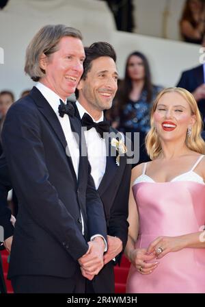 Cast members of the film 'Asteroid City': Wes Anderson, Adrien Brody, Scarlett Johansson (dress by Prada) 'Asteroid City' Cannes Film Festival Screening 76th Cannes Film Festival May 23, 2023 Stock Photo