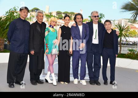 Takuma Takasaki, Min Tanaka, Aoi Yamada, Arisa Nakano, Koji Yakusho, Wim Wenders, Koji Yanai Photocall of the film 'Perfect Days' 76th Cannes Film Festival May 26, 2023 Stock Photo