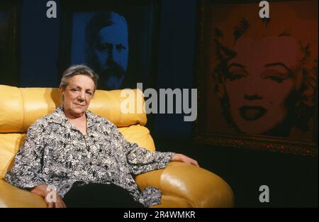 French actress Denise Gence on the TV programme 'Le Divan', 4 November 1990. Stock Photo