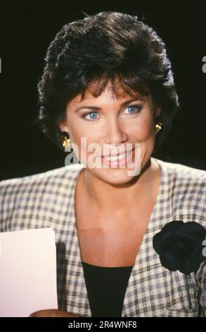 French journalist Anne Sinclair presenting her political