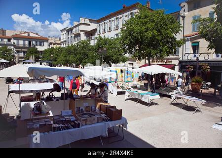 France, Provence-Alps, Cote d'Azur, Antibes, Brocante or 2nd hand market in Place Nationale. Stock Photo