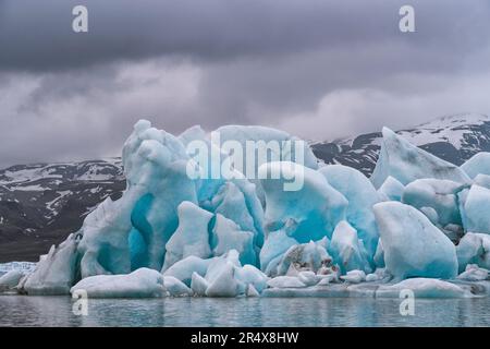 Close-up of the icebergs and blue ice-formations of the Fjallsjokull Glacier viewed from the Fjallsarlon Glacier Lagoon, at the south end of the fa... Stock Photo