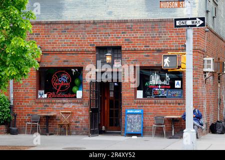 Barrow's Pub, 463 Hudson St, New York, NYC storefront photo of a bar in