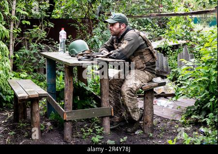 Donetsk Oblast, Ukraine. 29th May, 2023. A member of a 152mm howitzer team of the Ukraine Armed Forces 57th Motorized Brigade located somewhere in the greater Chasiv Yar area in the Donetsk Oblast in Ukraine. Credit: SOPA Images Limited/Alamy Live News Stock Photo