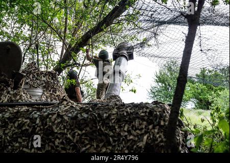 Donetsk Oblast, Ukraine. 29th May, 2023. A hidden and camouflaged 152mm self propelled howitzer of the Ukraine Armed Forces 57th Motorized Brigade located somewhere in the greater Chasiv Yar area in the Donetsk Oblast in Ukraine. Credit: SOPA Images Limited/Alamy Live News Stock Photo