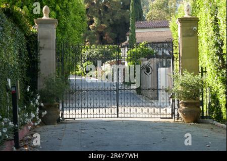 Beverly Hills, California, USA 27th May 2023 Musician Ringo Starr and Actress Jennifer Aniston Home/Houses on May 27, 2023 in Beverly Hills, California, USA. Photo by Barry King/Alamy Stock Photo Stock Photo