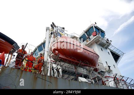 Hodeidah, Yemen. 30th May, 2023. Engineers hired by the United Nations stand on board of a UN ship, an engineering vessel called 'Ndeavor,' at Ras Issa port in Hodeidah province, Yemen, on May 30, 2023. A United Nations (UN) ship arrived on Tuesday at the site of the floating storage and offloading (FSO) Safer vessel, a decaying super oil tanker, off the coast of Ras Issa, Hodeidah in western Yemen. Credit: Mohammed Mohammed/Xinhua/Alamy Live News Stock Photo