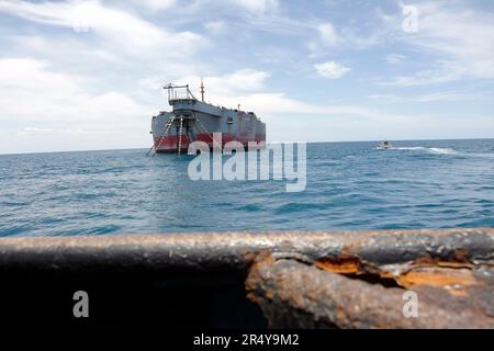 Hodeidah, Yemen. 30th May, 2023. The FSO Safer vessel is seen at Ras Issa port in Hodeidah province, Yemen, on May 30, 2023. A United Nations (UN) ship arrived on Tuesday at the site of the floating storage and offloading (FSO) Safer vessel, a decaying super oil tanker, off the coast of Ras Issa, Hodeidah in western Yemen. Credit: Mohammed Mohammed/Xinhua/Alamy Live News Stock Photo