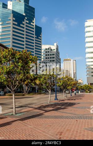 SAN DIEGO, USA - JUNE 11: facade of historic houses in the gaslamp ...