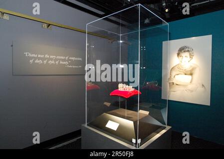 A tiara belonging to the Spencer family at the opening of Diana: A Celebration, which displays a collection of Diana’s garments and belongings from the Spencer family home, Althorp. Powerhouse Museum, Sydney, Australia. 27.09.07. Stock Photo