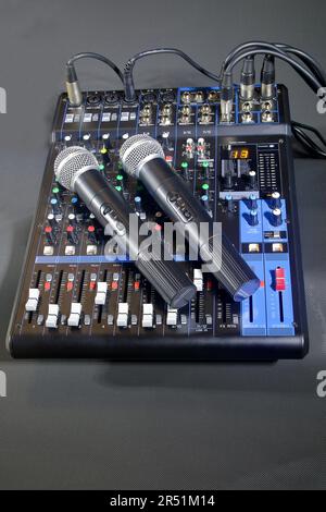 The picture mixing console used for information and process multiple ...