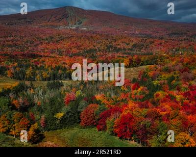 Vermont Fall Foliage Display - Aerial view of the natural landscape and the bold and beautiful colors of fall foliage at its peak in Vermont in the Ne Stock Photo
