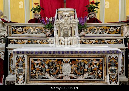 The intricately decorated altar at the San Giovanni Battista Church in Vietro Sul Mare Stock Photo