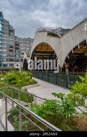 The arched roof of Liverpool Street Station from the gardens in The Broardgate Arena Stock Photo