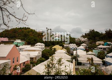White roofs and pastel-shaded walls ffer a typically colourful vista in hilly and lush Bermuda Stock Photo
