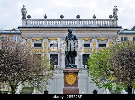 Bronze statue of Goethe by Carl Seffner on the Naschmarkt in front of the Old Stock Exchange, Leipzig, Saxony, Germany Stock Photo