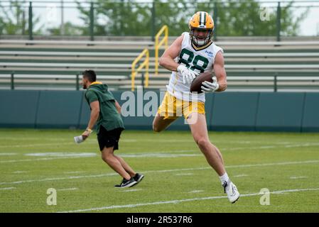 Green Bay Packers' Tucker Kraft catches a pass during an NFL football mini  camp practice session Wednesday, June 14, 2023, in Green Bay, Wis. (AP  Photo/Morry Gash Stock Photo - Alamy