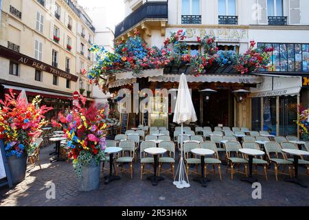 Le Bon Pecheur is corner cafe decorated with flowers. It located near the district of Chatelet in 1st district of Paris. Stock Photo