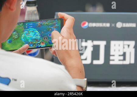 YANTAI, CHINA - MAY 27, 2023 - Young people take part in the Honor of Kings tournament in Yantai, East China's Shandong province, May 27, 2023. On May Stock Photo