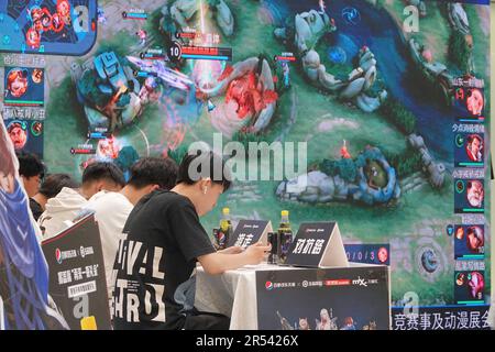 YANTAI, CHINA - MAY 27, 2023 - Young people take part in the Honor of Kings tournament in Yantai, East China's Shandong province, May 27, 2023. On May Stock Photo