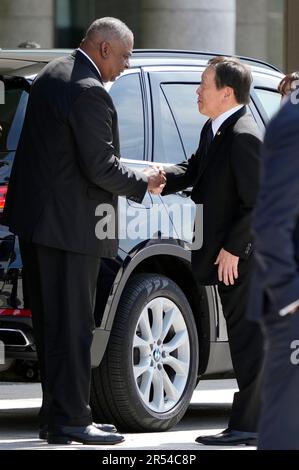 Tokyo, Japan. 1st June, 2023. US Secretary of Defense Lloyd Austin (L) is welcomed by Japanese Defense Minister Yasukazu Hamada (R) upon his arrival at the Defense Ministry in Tokyo, Japan, 01 June 2023. After Japan, Secretary of Defense Austin will travel to Singapore, India and France. (Credit Image: © POOL via ZUMA Press Wire) EDITORIAL USAGE ONLY! Not for Commercial USAGE! Stock Photo