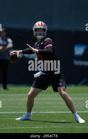 San Francisco 49ers' T.Y. McGill, middle, takes part in drills during the  NFL team's football training camp in Santa Clara, Calif., Wednesday, July  26, 2023. (AP Photo/Jeff Chiu Stock Photo - Alamy