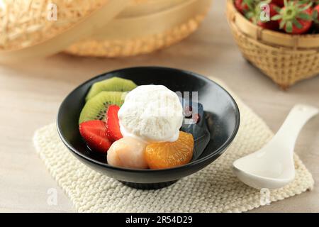 Anmitsu, Japanese Dessert made from Small Cubes of Agar Jelly, Served in a Bowl with Sweet Azuki Bean or Anko, Various Fruit, and Ice Cream. Perfect f Stock Photo