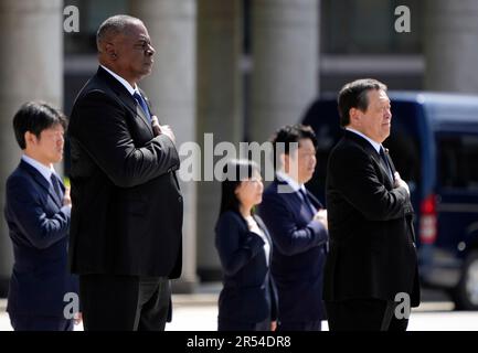 Tokyo, Japan. 1st June, 2023. US Secretary of Defense LLOYD AUSTIN (L) and Japanese Defense Minister YASUKAZU HAMADA (R) review the guard of honor at the Defense Ministry in Tokyo, Japan. After Japan, Secretary of Defense Austin will travel to Singapore, India and France. (Credit Image: © POOL via ZUMA Press Wire) EDITORIAL USAGE ONLY! Not for Commercial USAGE! Stock Photo