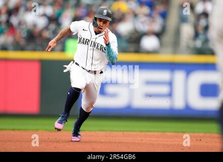 Seattle Mariners second baseman Kolten Wong runs out onto the field before  a baseball game against the St. Louis Cardinals, Sunday, April 23, 2023, in  Seattle. (AP Photo/Lindsey Wasson Stock Photo - Alamy