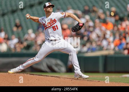 Baltimore, MD, USA; Baltimore Orioles relief pitcher Austin Voth (51) delivers a pitch during an MLB game against the Cleveland Guardians on Wednesday Stock Photo