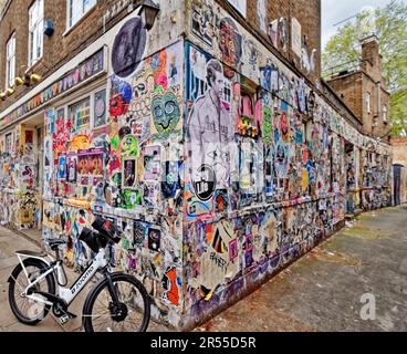 London Brick Lane Tower Hamlets walls covered by messages and graffiti Stock Photo