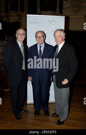From left: Tony Pooley (Deputy Lord Mayor of Sydney), Hans Blix and Professor Stuart Rees A.M. (Director of the Sydney Peace Foundation).  Hans Blix, the former chief UN weapons inspector, is awarded the Sydney Peace Price by the Sydney Peace Foundation. The $50,000 prize is awarded annually to an individual who has made “significant contributions to global peace, including steps to eradicate poverty and other forms of structural violence”. Sydney Town Hall, Sydney, Australia. 07.11.07. Stock Photo