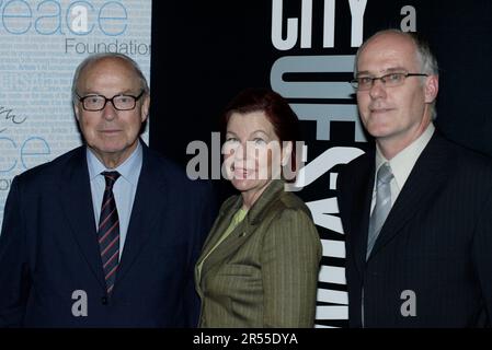From left: Hans Blix, Ambassador of Sweden Her Excellency Karin Ehnbom-Palmquist, Deputy Lord Mayor of Sydney Tony Pooley.  Hans Blix, the former chief UN weapons inspector, is awarded the Sydney Peace Price by the Sydney Peace Foundation. The $50,000 prize is awarded annually to an individual who has made “significant contributions to global peace, including steps to eradicate poverty and other forms of structural violence”. Sydney Town Hall, Sydney, Australia. 07.11.07. Stock Photo