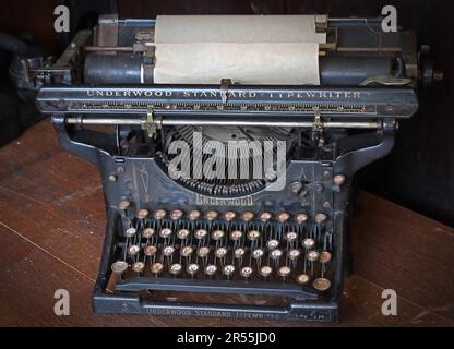 Underwood Standard manual typewriter, an early 20th century mechanical writing machine widely used in offices, journalism, and literature Stock Photo