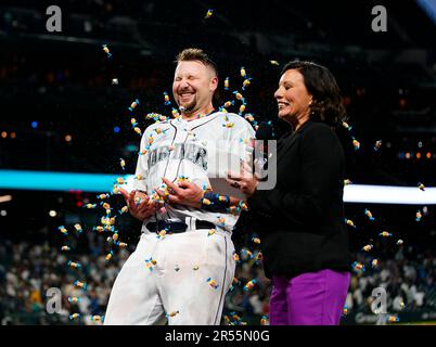 Seattle Mariners' Cal Raleigh laughs as a teammate throws bubble gum at