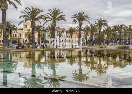 fountain and palm trees on the promenade of Jaime I the conquistador in the town of Salou, Costa Daurada, province of Tarragona, Catalonia, Spain. Stock Photo
