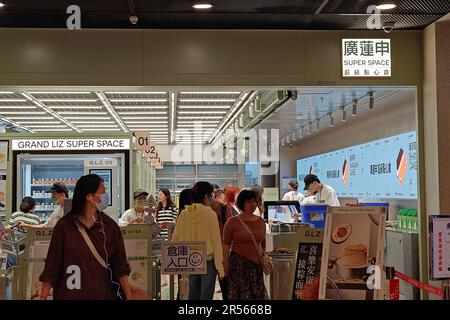 SHANGHAI, CHINA - JUNE 1, 2023 - Customers shop at a warehouse in Shanghai, China, June 1, 2023. This new store with a 'warehouse' theme opened in ear Stock Photo