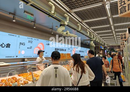 SHANGHAI, CHINA - JUNE 1, 2023 - Customers shop at a warehouse in Shanghai, China, June 1, 2023. This new store with a 'warehouse' theme opened in ear Stock Photo