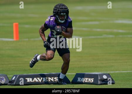 Baltimore Ravens running back Keaton Mitchell outruns Washington